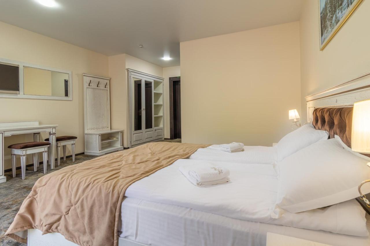 Elena Hotel *